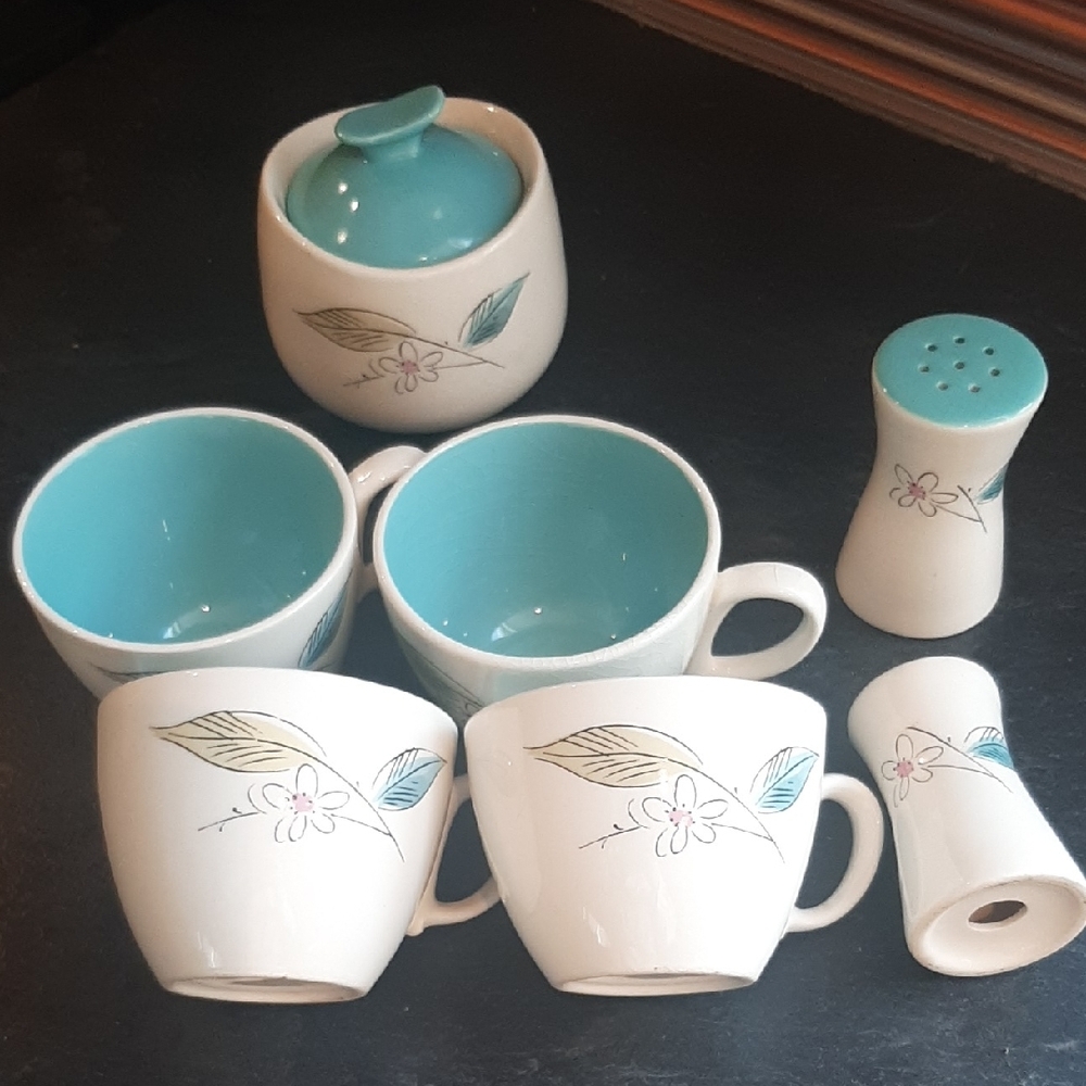SALEM💙MCM Teal and White Floral Ceramic Mug SET➕SALT & PEPPER SET - Picture 2 of 7